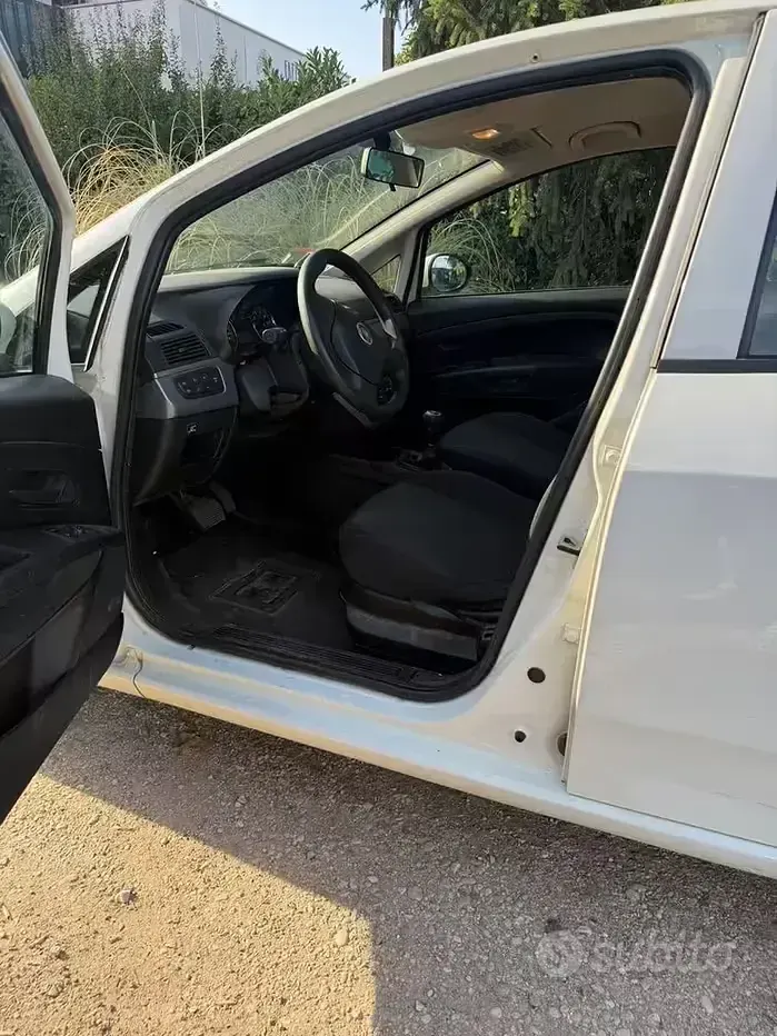Usata Fiat Grande Punto 77 CV (56 kW) 2009 Bianco Utilitaria