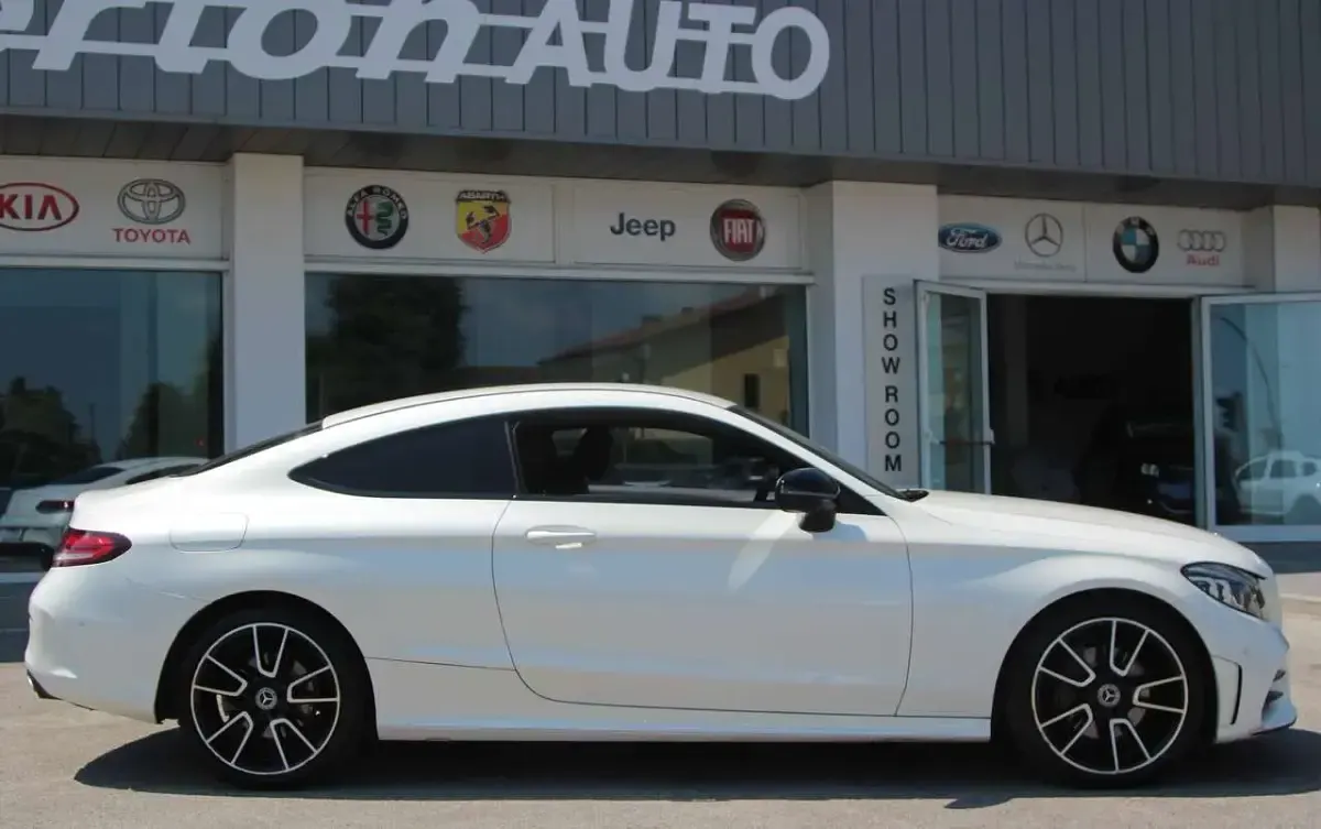 Usata Mercedes C220 AMG 194 CV (142 kW) 2021 Bianco Coupé
