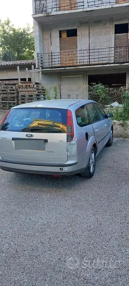 Usata Ford Focus 116 CV (85 kW) 2005 Grigio Station wagon