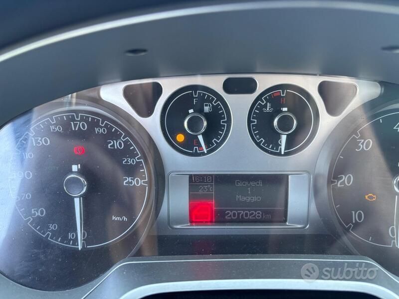 Usata Lancia Delta 120 CV (88 kW) 2009 Grigio Utilitaria