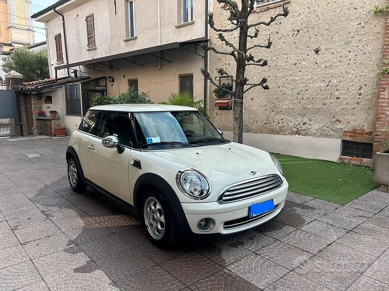 Begagnad Mini ONE 95 HK (69 kW) 2009 Vit Halvkombi