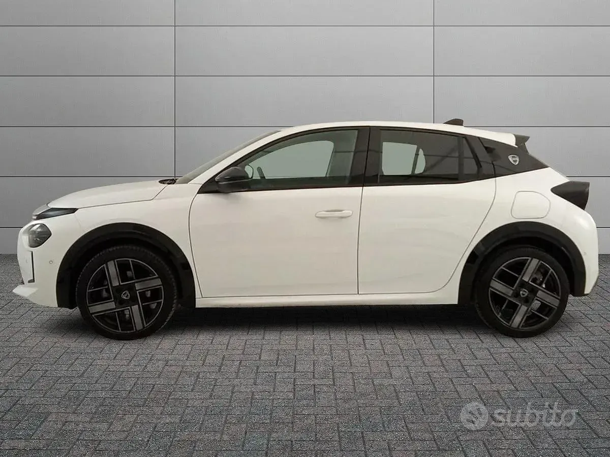 Usata Lancia Ypsilon 101 CV (74 kW) 2024 Bianco Utilitaria