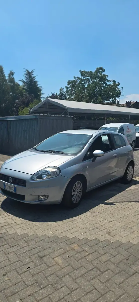 Usata Fiat Grande Punto Dynamic 90 CV (66 kW) 2007 Argento Utilitaria