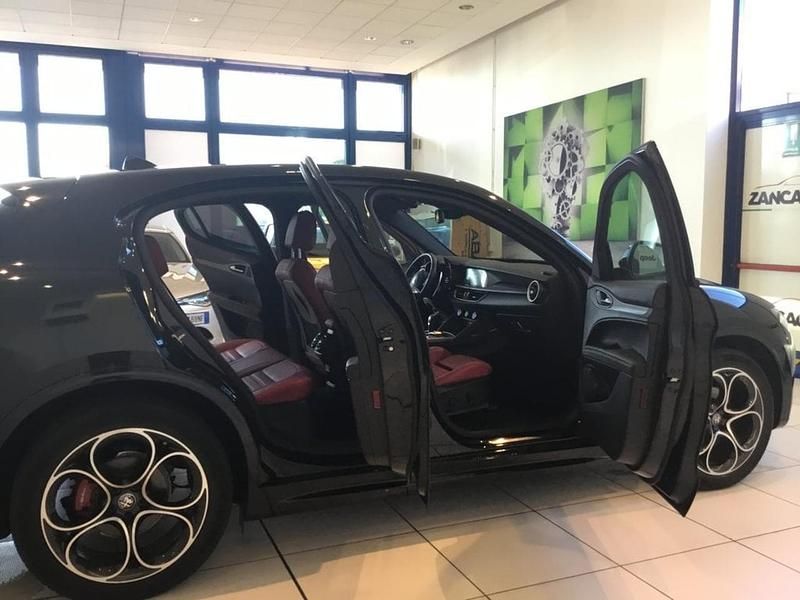 Usata Alfa Romeo Stelvio Veloce 210 CV (154 kW) 2025 Nero SUV