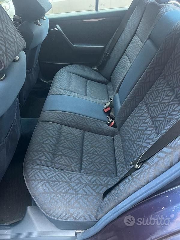 Usata Mercedes 200 Elegance 1995 Blu Berlina