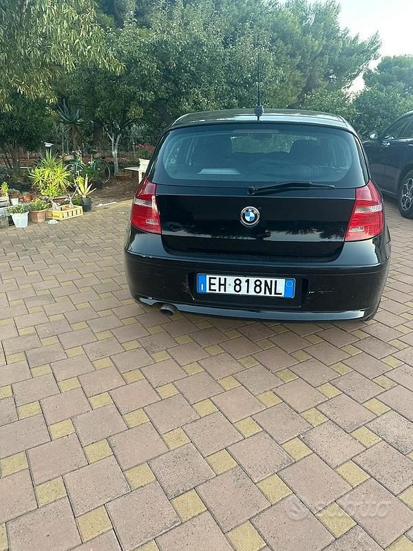 Usata BMW 118 143 CV (105 kW) 2011 Blu Utilitaria