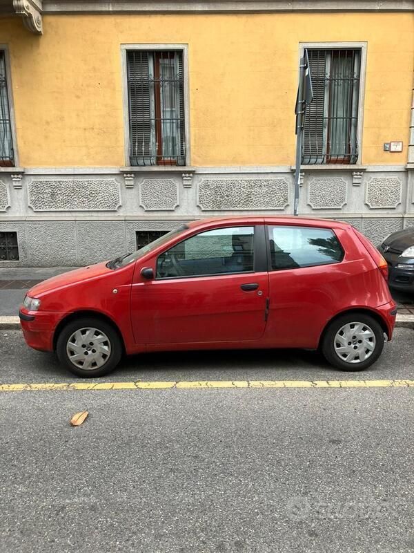 Usata Fiat Punto 60 CV (44 kW) 2002 Rosso Utilitaria