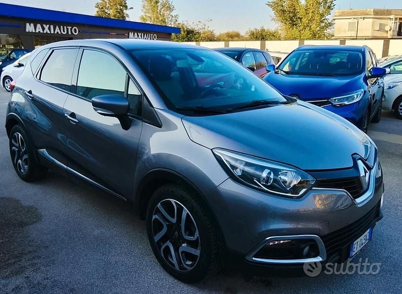 Usata Renault Captur 90 CV (66 kW) 2013 Grigio SUV