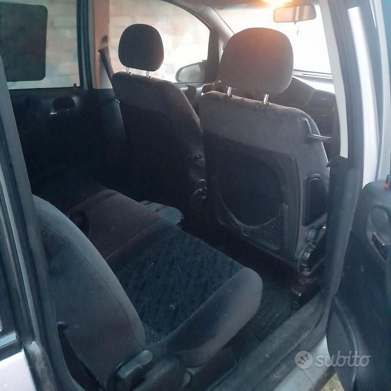 Usata Opel Zafira 2000 Grigio Monovolume