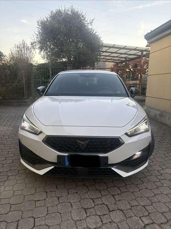 Bianco Usata 2023 Cupra Leon Tre volumi | 24.300 € (Super prezzo) - Immagine 1/4