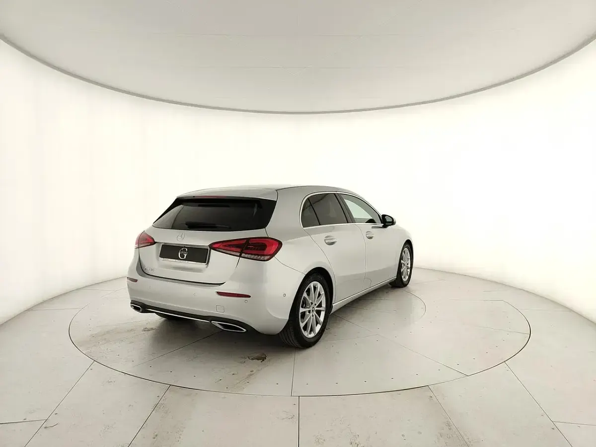 Usata Mercedes A180 135 CV (99 kW) 2019 Grigio Berlina