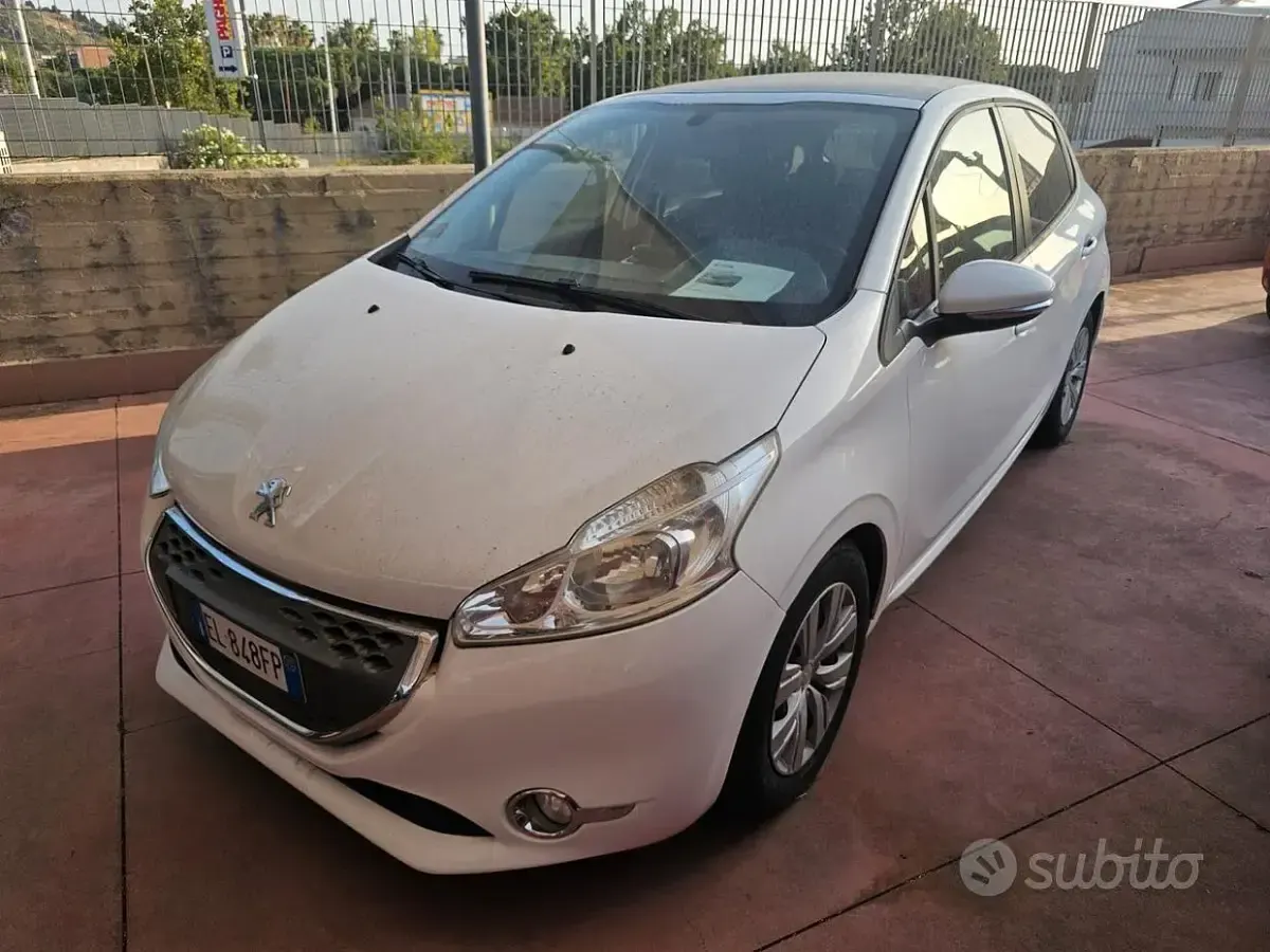 Usata Peugeot 208 Access 68 CV (50 kW) 2013 Bianco Utilitaria