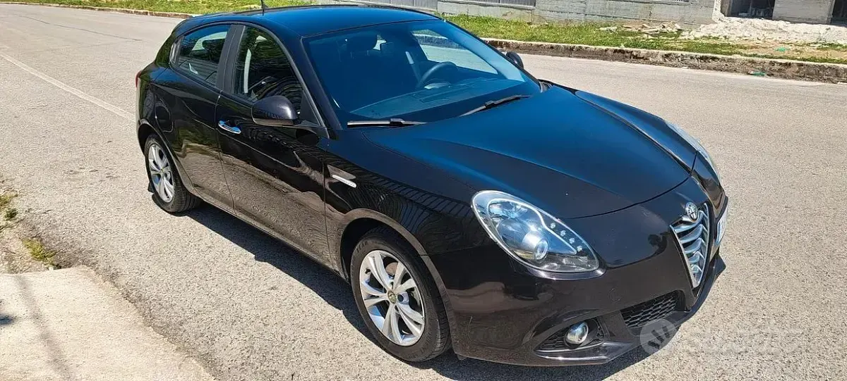 Usata Alfa Romeo Giulietta Distinctive 120 CV (88 kW) 2015 Nero Utilitaria