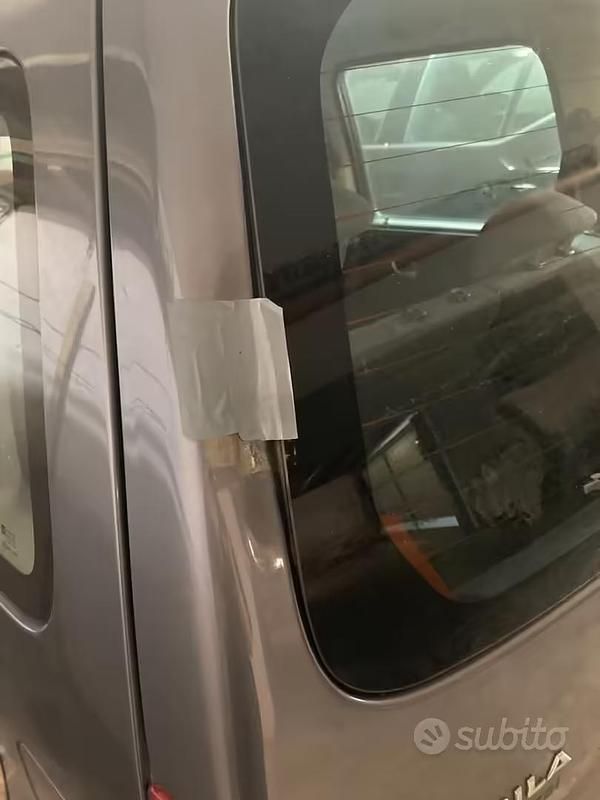 Usata Opel Agila Club 80 CV (58 kW) 2005 Grigio Monovolume