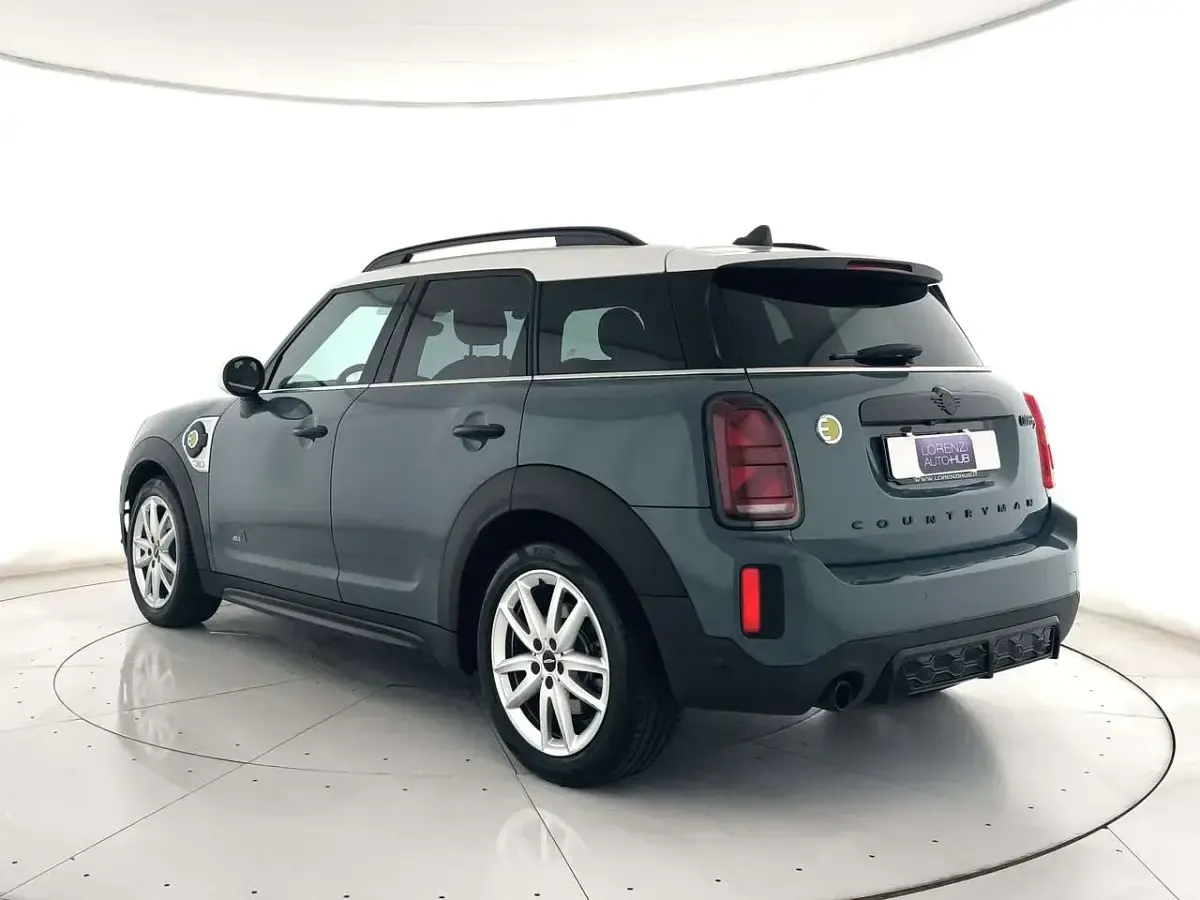 Usata Mini Cooper Countryman 125 CV (91 kW) 2021 Verde metallizzato e tetto bia SUV