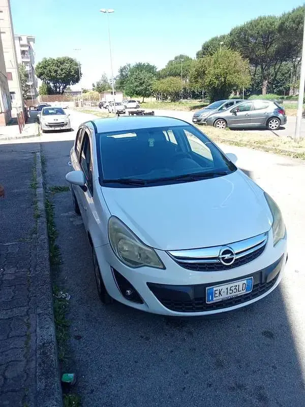 Usata Opel Corsa Edition 86 CV (63 kW) 2011 Utilitaria