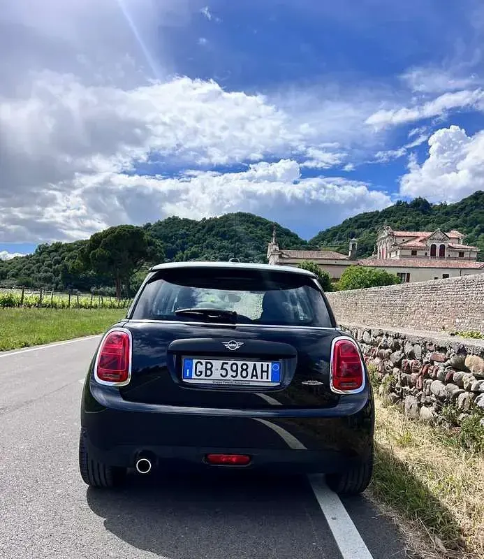 Usata Mini ONE 75 CV (55 kW) 2020 Nero Utilitaria
