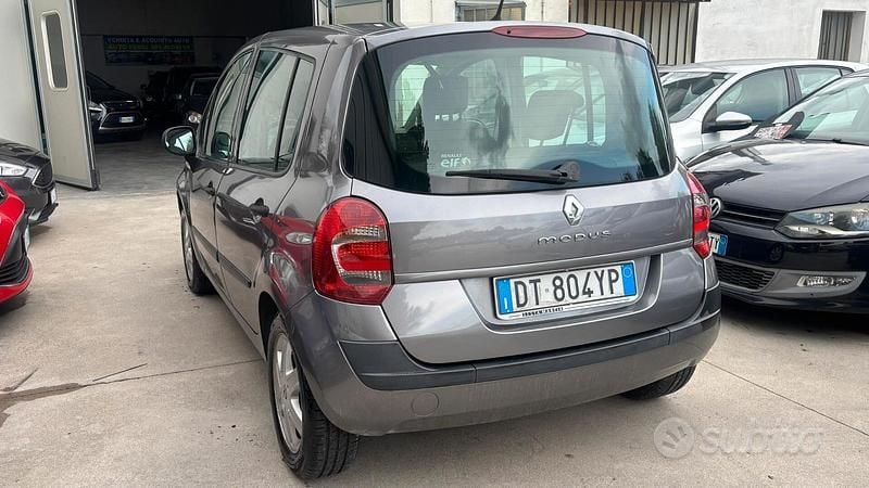 Usata Renault Modus Dynamique 85 CV (62 kW) 2009 Grigio Monovolume