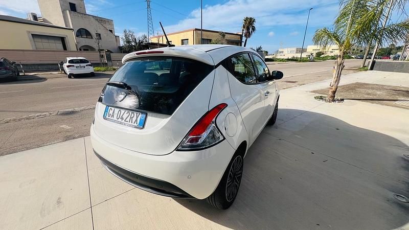 Usata Lancia Ypsilon S 69 CV (50 kW) 2020 Bianco Utilitaria