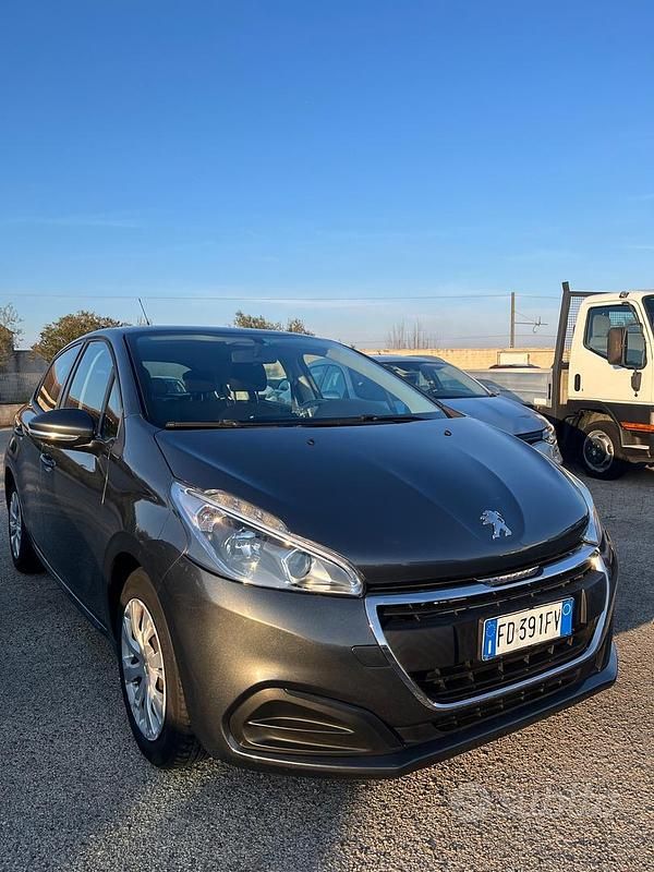 Usata Peugeot 208 Allure 74 CV (54 kW) 2016 Grigio Utilitaria