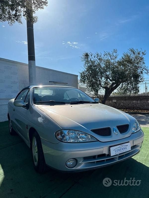 Usata Renault Mégane Cabriolet 107 CV (78 kW) 2000 Blu Cabrio
