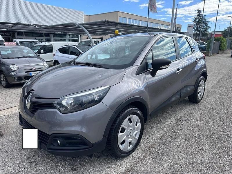 Usata Renault Captur Zen 90 CV (66 kW) 2017 Grigio(met.) SUV