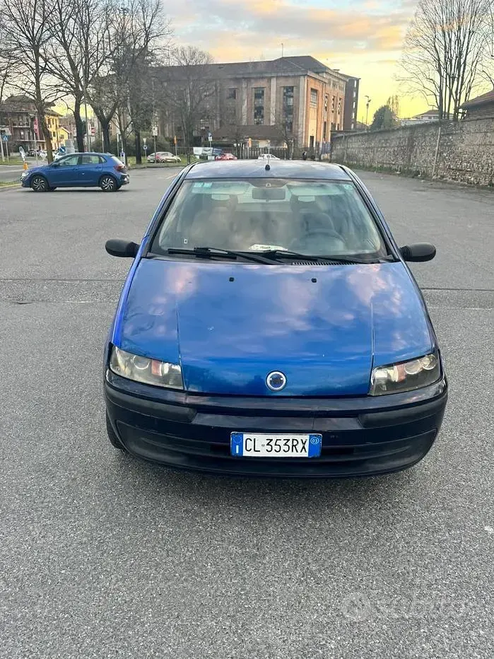 Usata Fiat Punto 60 CV (44 kW) 2004 Blu Utilitaria