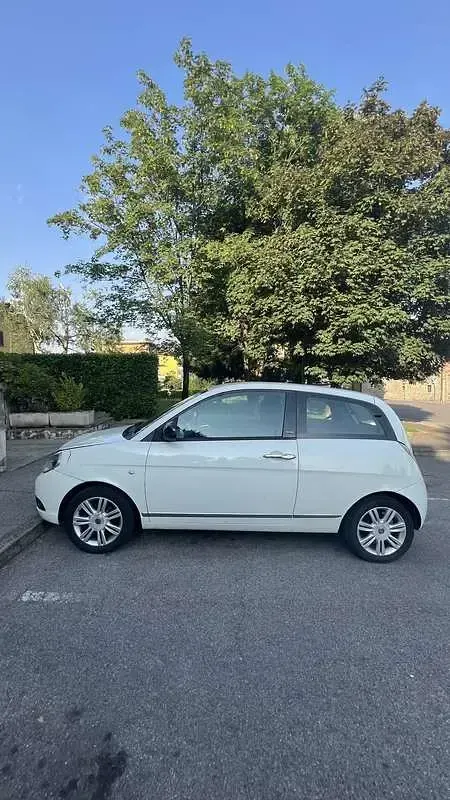 Usata Lancia Ypsilon 69 CV (50 kW) 2011 Beige Utilitaria