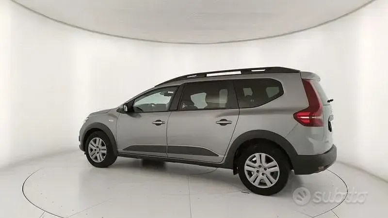 Usata Dacia Jogger Expression 101 CV (74 kW) 2024 Grigio Monovolume