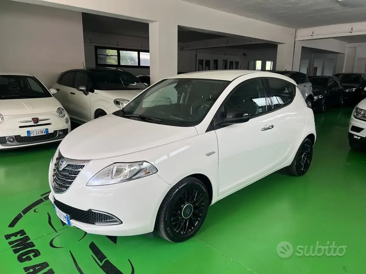 Usata Lancia Ypsilon Gold 95 CV (69 kW) 2012 Bianco Utilitaria