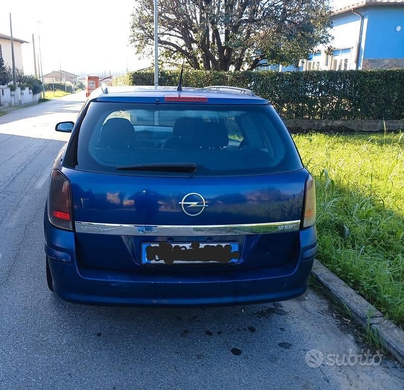 Usata Opel Astra 68 CV (50 kW) 2005 Blu Station wagon