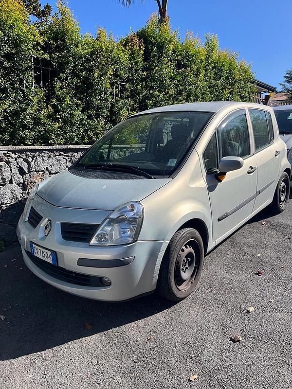 Usata 2006 Renault Modus Monovolume | 1700 € (Buon prezzo) - Immagine 1/4