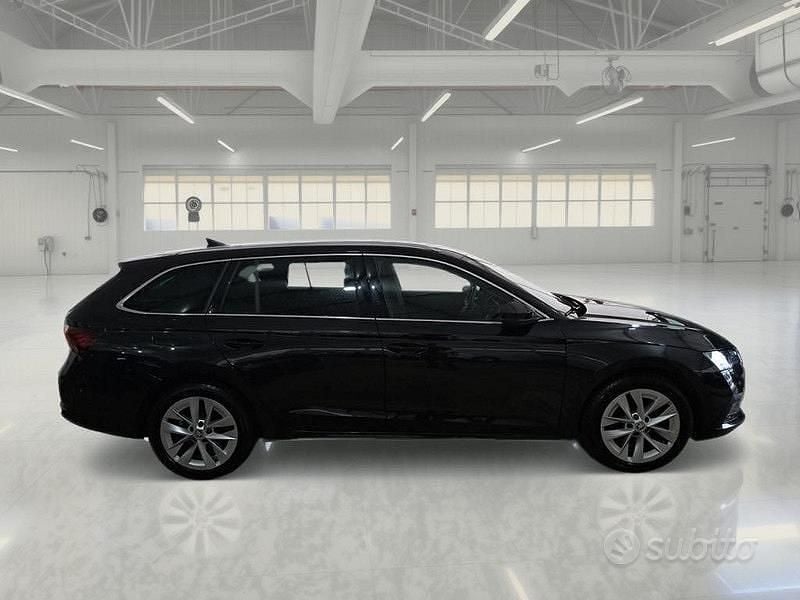 Usata Skoda Octavia G-TEC Executive 130 CV (95 kW) 2022 Grigio Station wagon