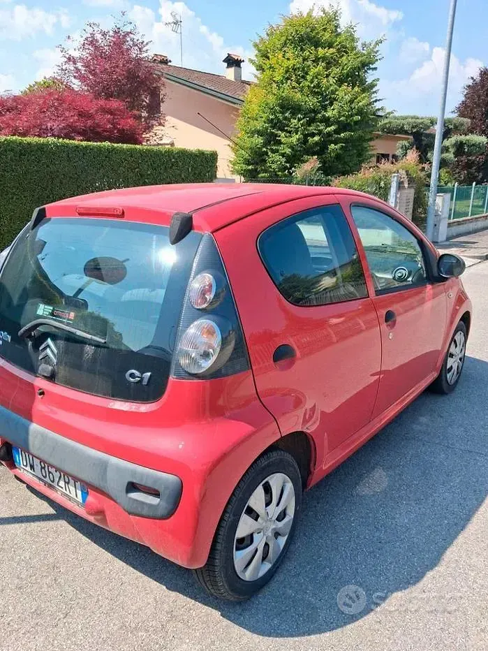 Usado Citroën C1 68 CV (50 kW) 2009 Rojo Utilitario