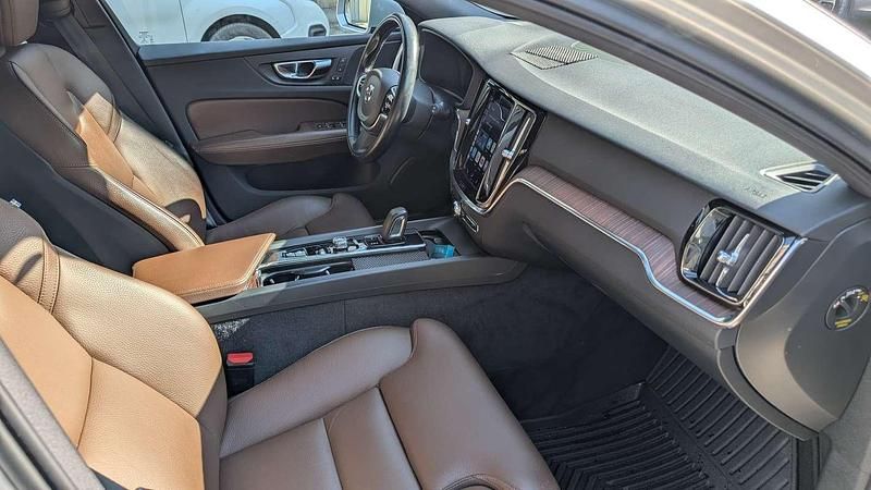 Usata Volvo V60 CC Business Edition 197 CV (144 kW) 2021 Argento Station wagon