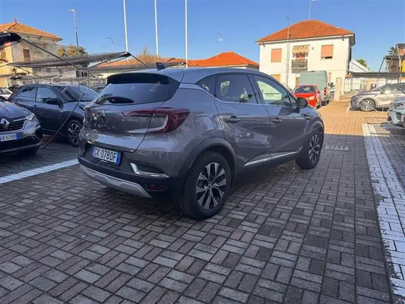 Usata Renault Captur Techno 140 CV (102 kW) 2023 Grigio scuro SUV