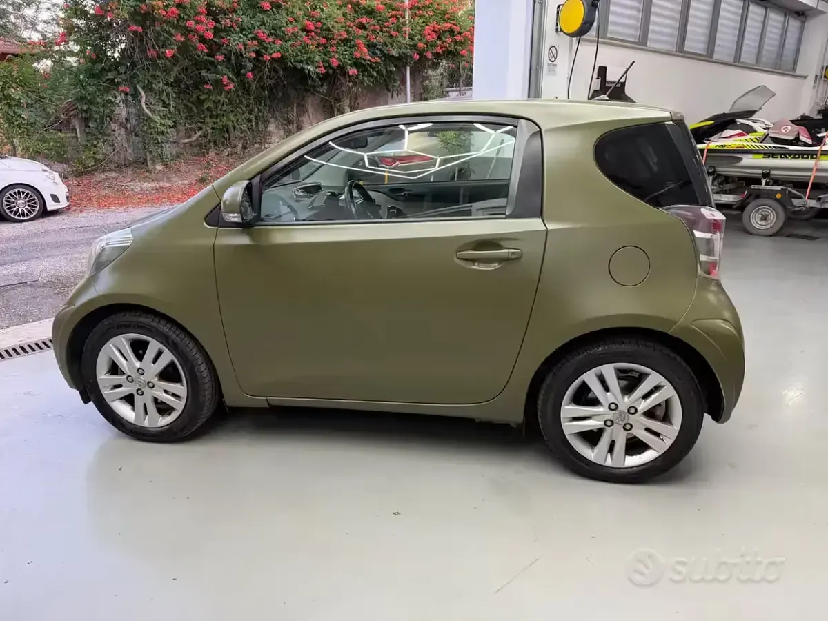 Usata Toyota iQ Style 99 CV (72 kW) 2012 Verde Utilitaria