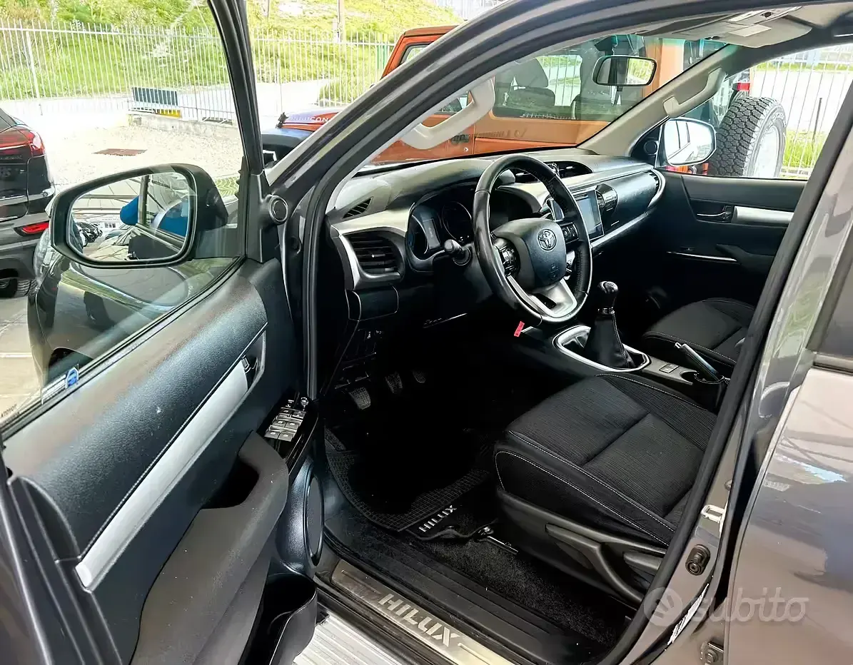 Occasion Toyota HiLux Lounge 150 ch (110 kW) 2019 Gris Pick-up