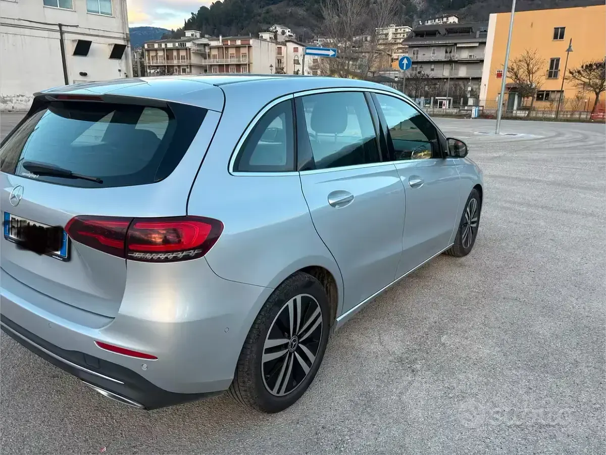 Usata Mercedes B180 136 CV (100 kW) 2019 Grigio Utilitaria