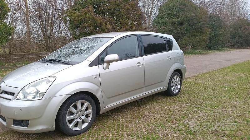 Usata Toyota Corolla Verso 2007 Grigio Monovolume