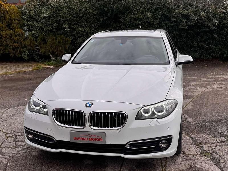 Usata BMW 520 Luxury Line 190 CV (139 kW) 2015 Bianco Station wagon