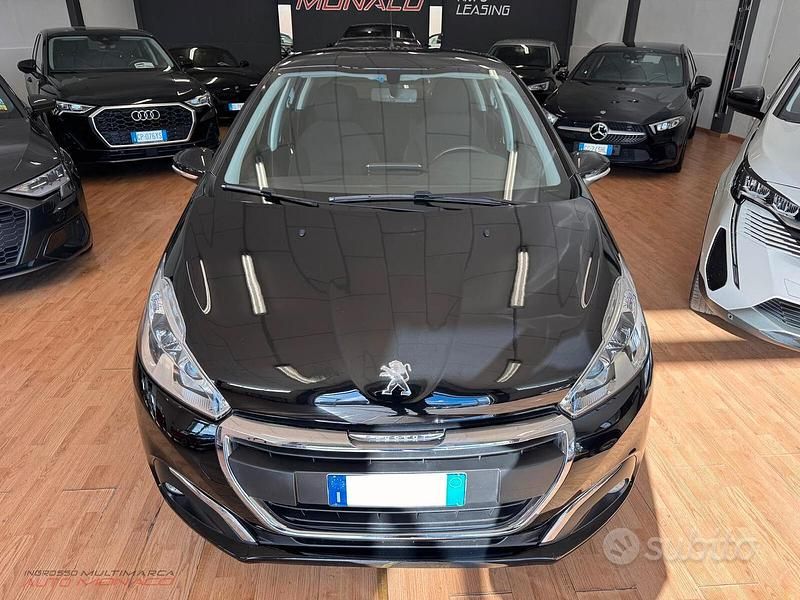 Usata Peugeot 208 Active 75 CV (55 kW) 2018 Nero Utilitaria
