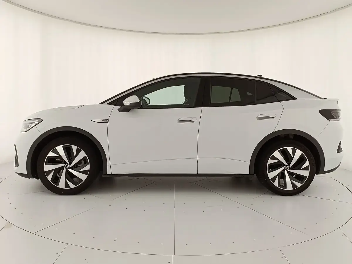 Usata VW ID.5 Pro Performance 150 kW (204 CV) 2023 Glacier white metallizzato nero SUV