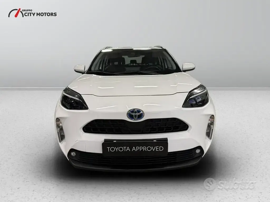 Usata Toyota Yaris Cross Active 116 CV (85 kW) 2023 Amaranto SUV