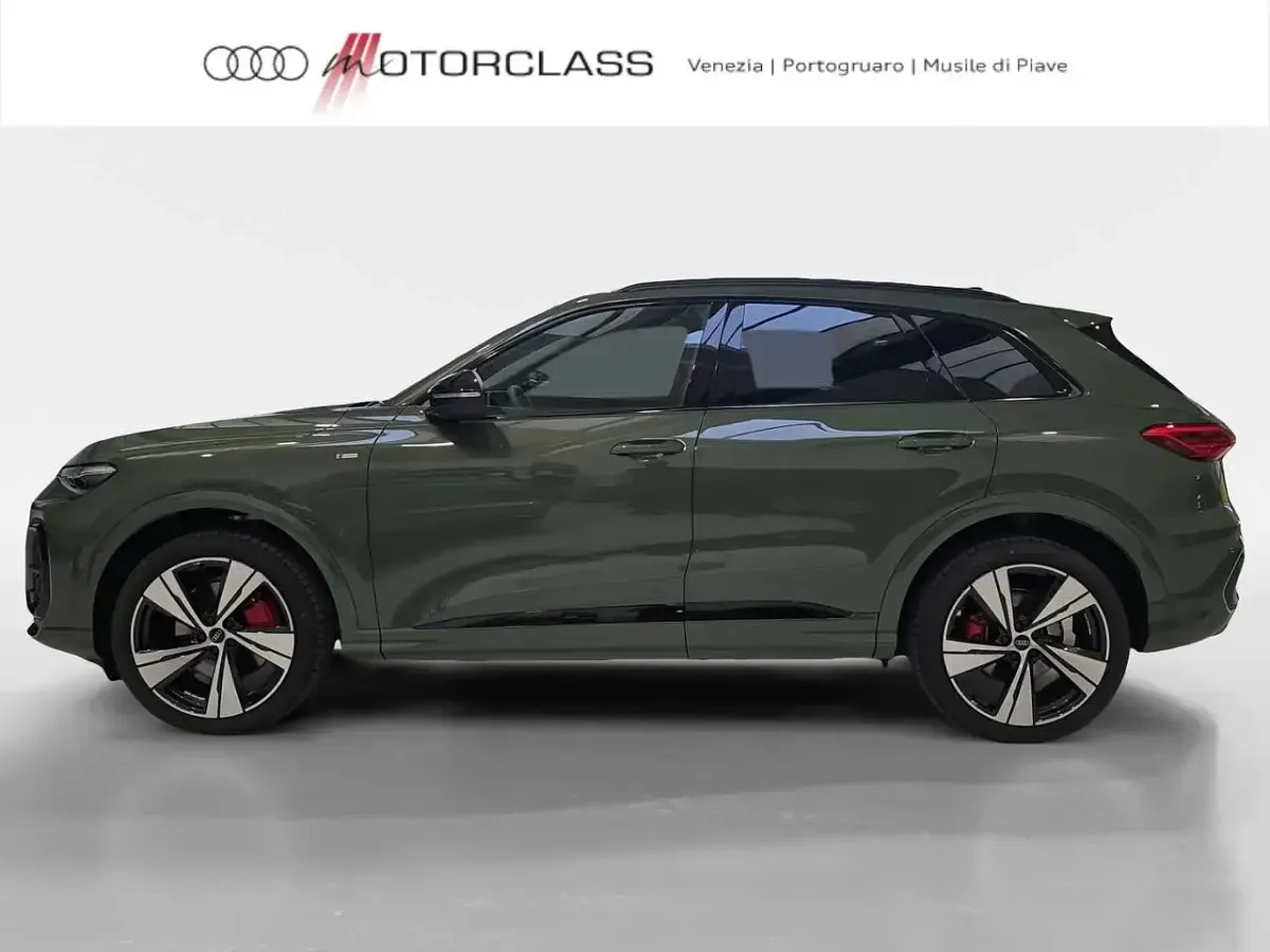 Nuova Audi Q5 S-Line 204 CV (150 kW) 2026 Verde distretto metallizzato SUV