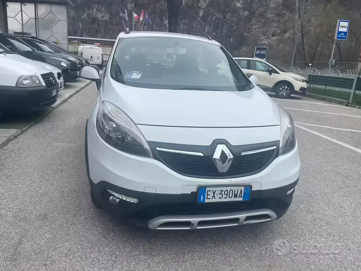 Usata Renault Scenic E-Tech XMOD 110 CV (80 kW) 2015 Bianco Monovolume