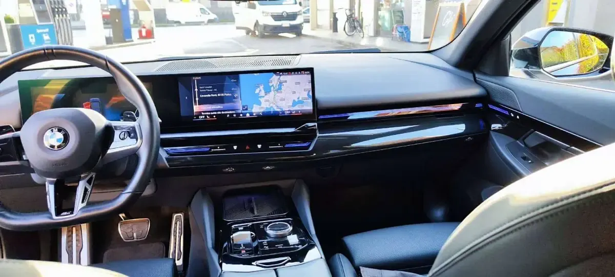 Usata BMW 520 M Sport 197 CV (144 kW) 2023 Blu/azzurro Berlina