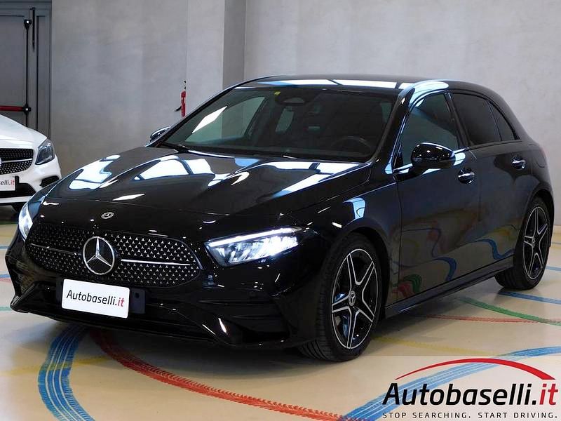 Nero metallizato Usata 2023 Mercedes A180 AMG line Utilitaria | 30.500 € (Ottimo prezzo) - Immagine 1/4
