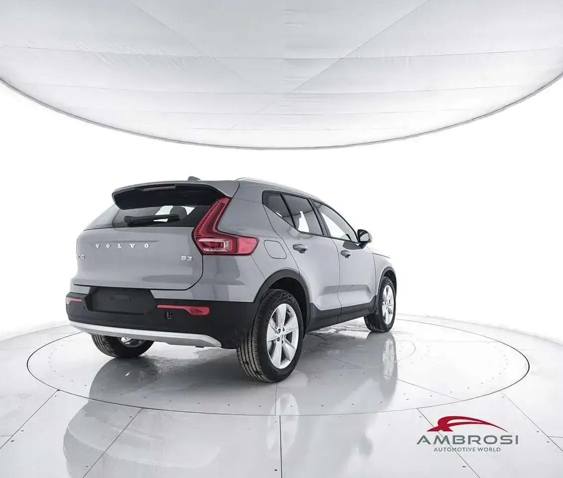 Nuova Volvo XC40 Core 163 CV (119 kW) 2026 Vapour grey SUV