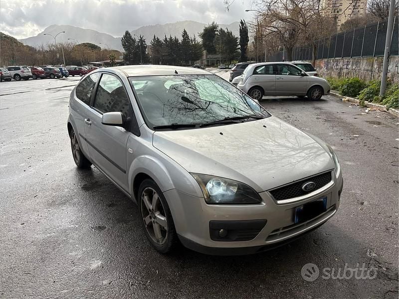 Usata Ford Focus 90 CV (66 kW) 2007 Grigio Coupé